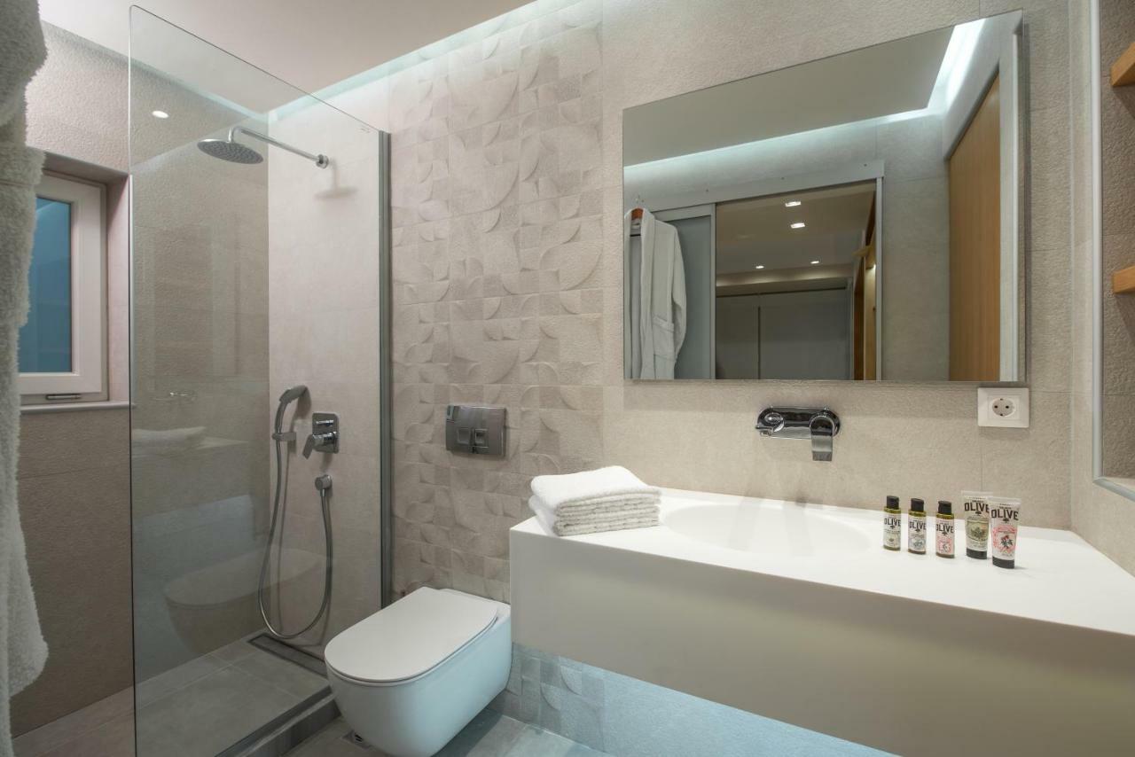 King'S Blue, Urban Suites 伊拉克利翁 外观 照片